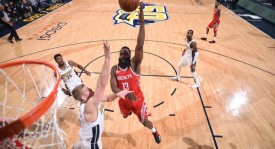 勇士队库明加续约僵局：索要球员选项与交易否决权